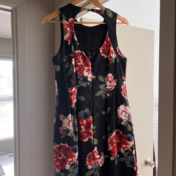 Dress - Picture 2 of 2